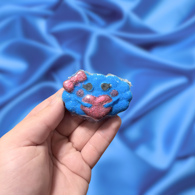 Cloud Hugging Heart Mini Bath Bomb