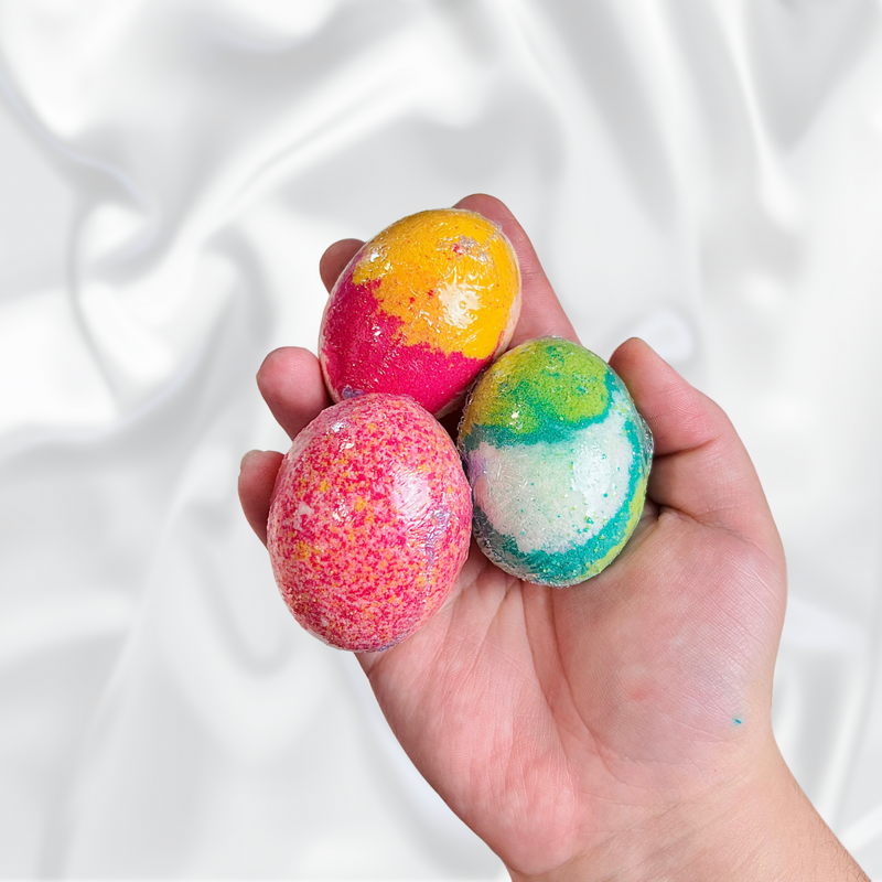 Strawberry Splash Scented Egg Bath Bomb